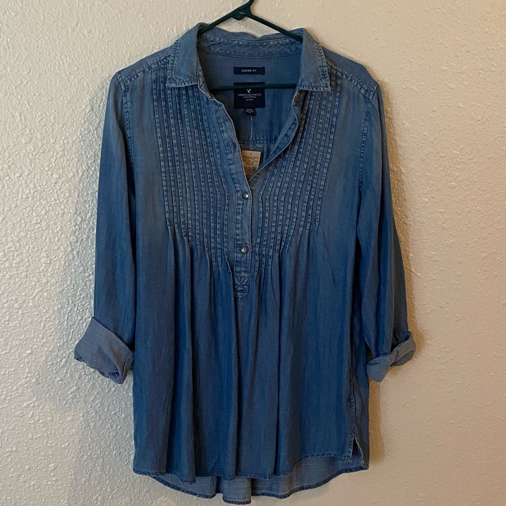 American Eagle NWT size M jegging fit denim top